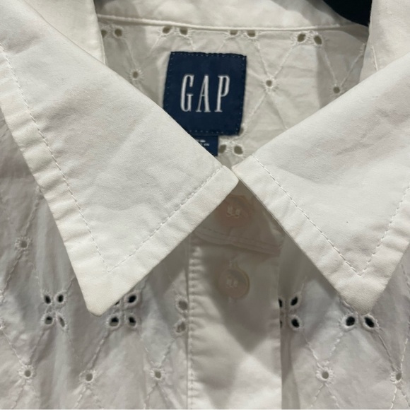 GAP Women's White Button-Down Shirt - Picture 4 of 6